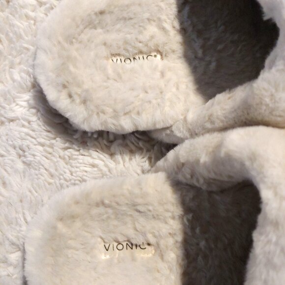 Vionic Josephine Black Orthopedic Arch Support Fur Indoor/Outdoor Slipper 9 - Picture 4 of 9